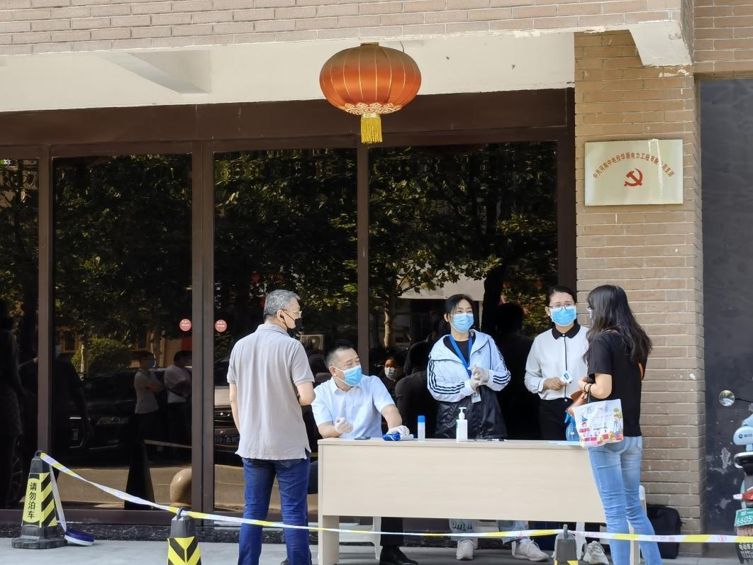 繃緊責(zé)任之弦，展現(xiàn)抗疫擔(dān)當(dāng)